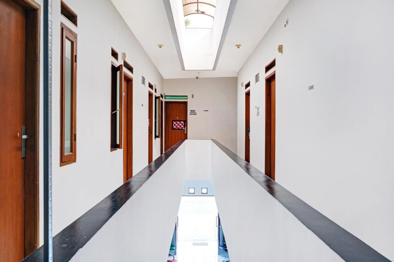 Oyo 1932 Srimahi Residence Bandung Exterior foto